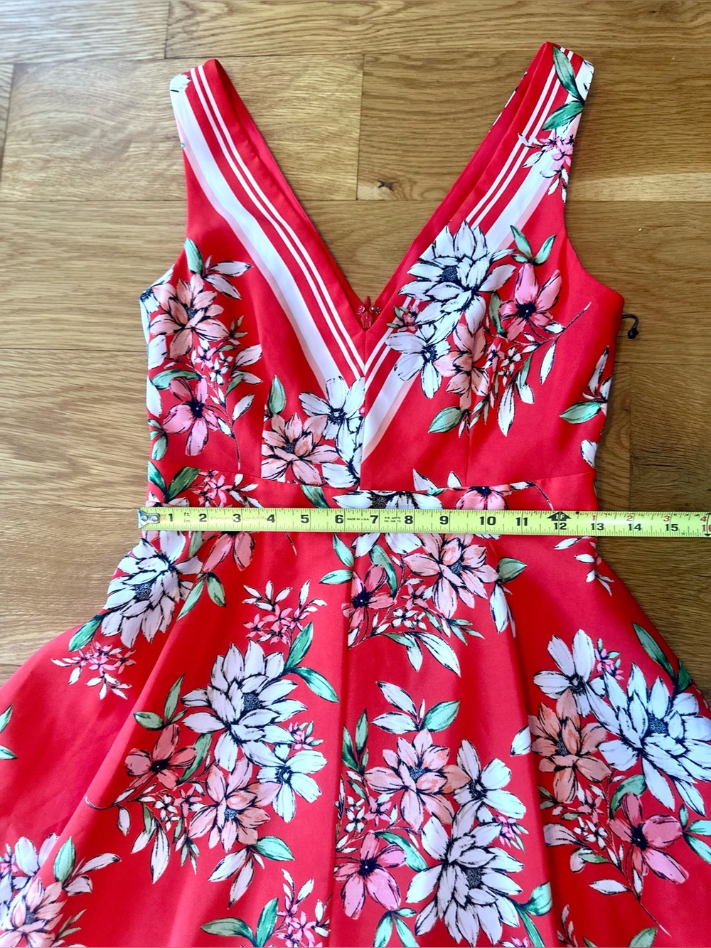 Vince Camuto Sleeveless Handkerchief Hem VNeck Red Floral Dress w/Pockets 2 NWT - Picture 7 of 11